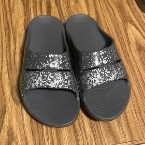 OOFOS sandal
